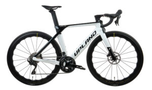 Upland Taylor Black and white